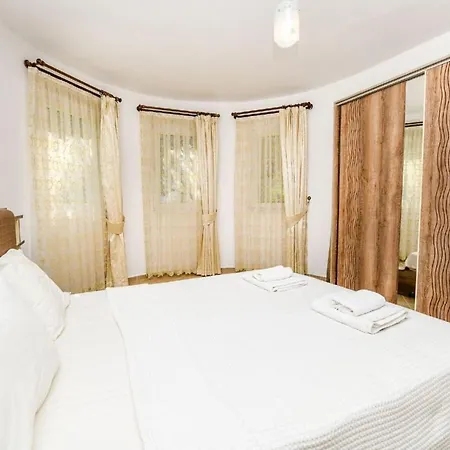 5 Star With 4 Bedrooms, Dalaman 1051 Villa *