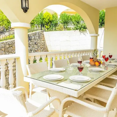 빌라 5 Star With 4 Bedrooms, Dalaman 1051 *